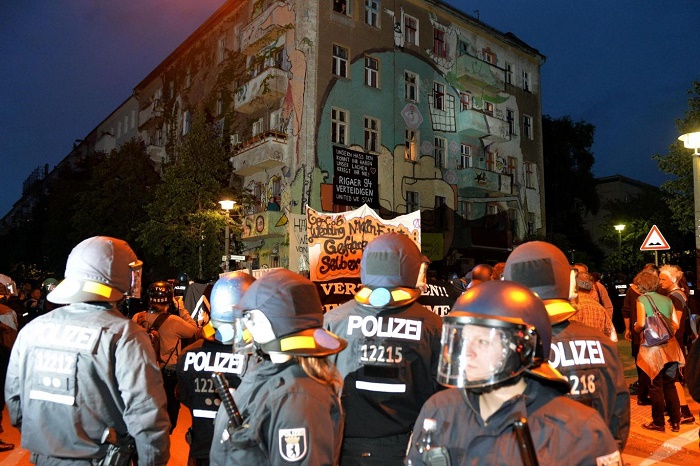 More than 120 police officers injured as Berlin anti-gentrification protest turns violent - VIDEO
